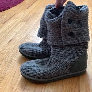 Grey knitted Ugg’s size 5